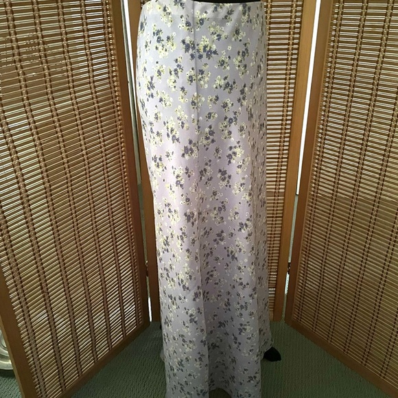 Tribal brand floral maxi skirt with lavender background stretch waist, size 10 - Picture 3 of 15